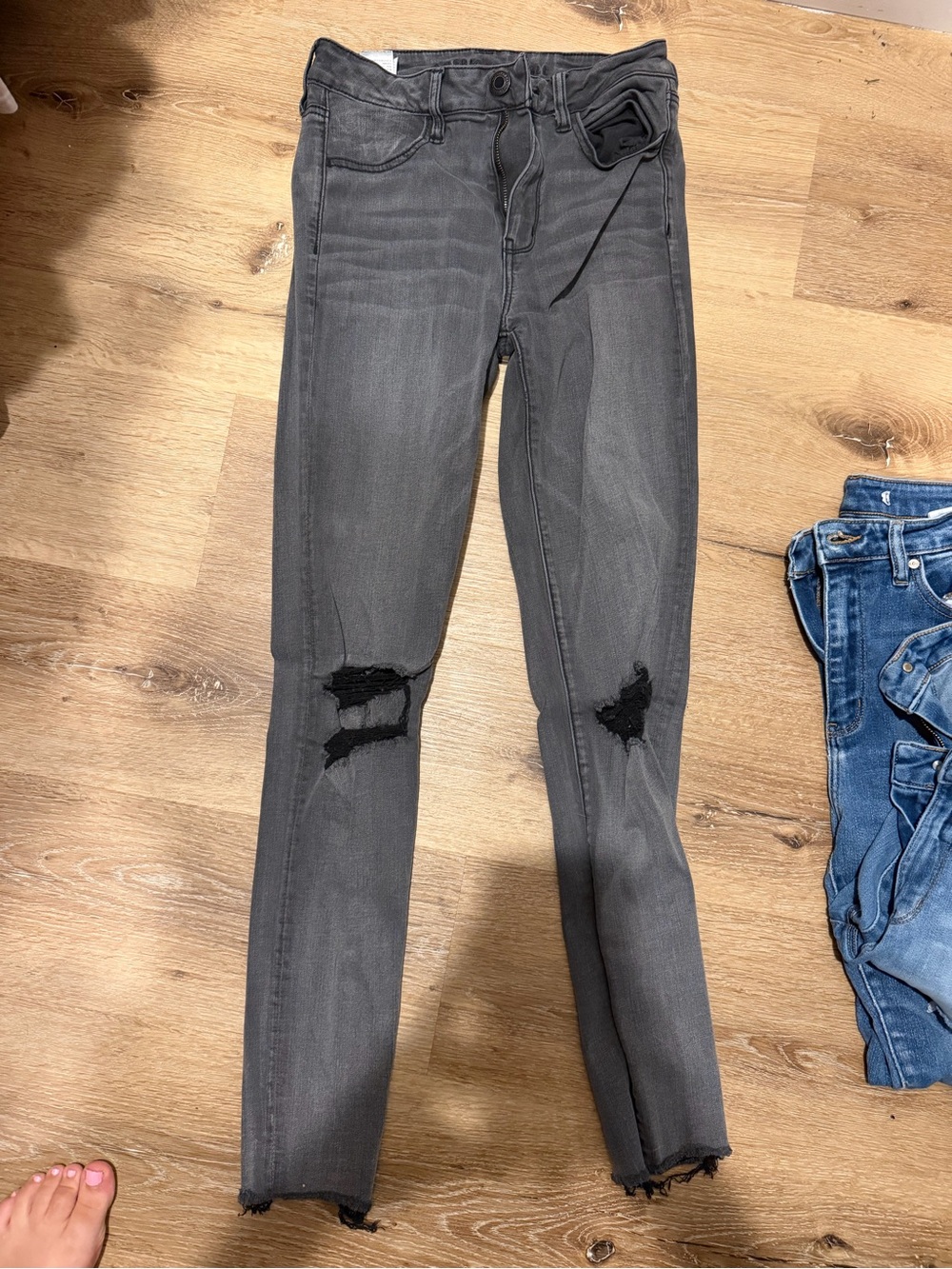American Eagle Outfitters Gray Distressed Skinny Jeans 6 XLONG